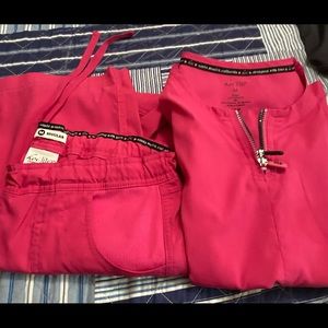 Koi lite scrubs set